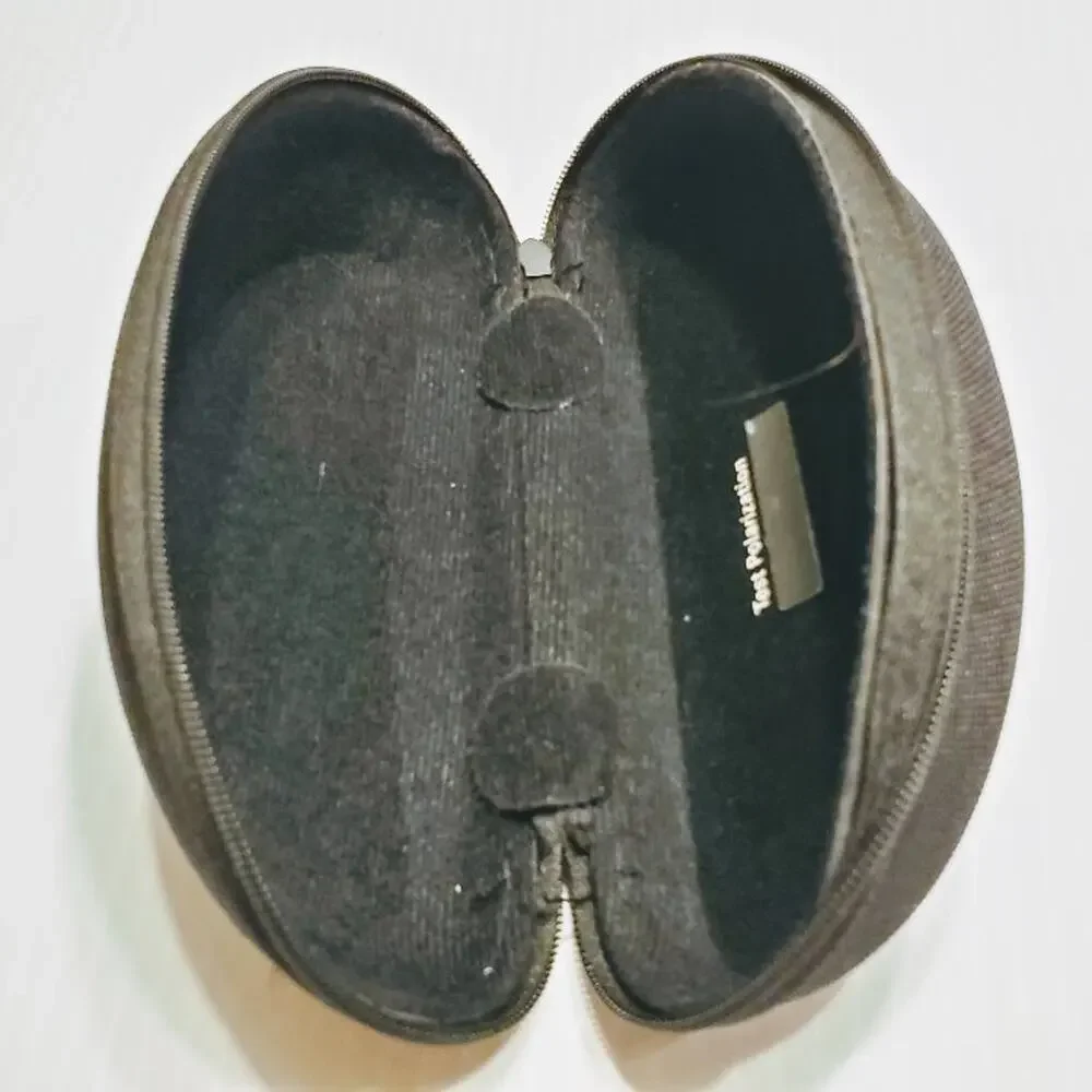Polaroid semisoft clamshell sunglasses eyeglasses case.